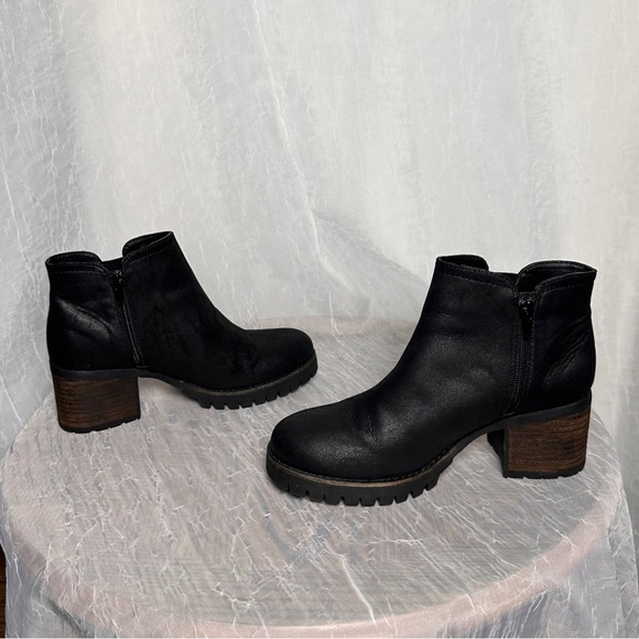 Carlos by Carlos Santana Black w/ Brown Chunky Block Heel Ankle Boots Gill - Picture 3 of 16